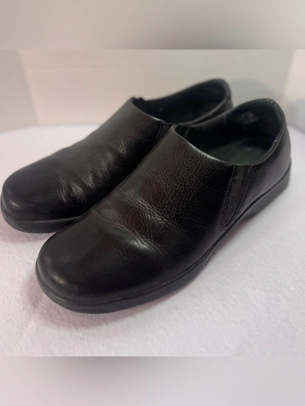 Easy Spirit Women’s 6.5 M Black Leather Slip On Comfort Walking Shoes